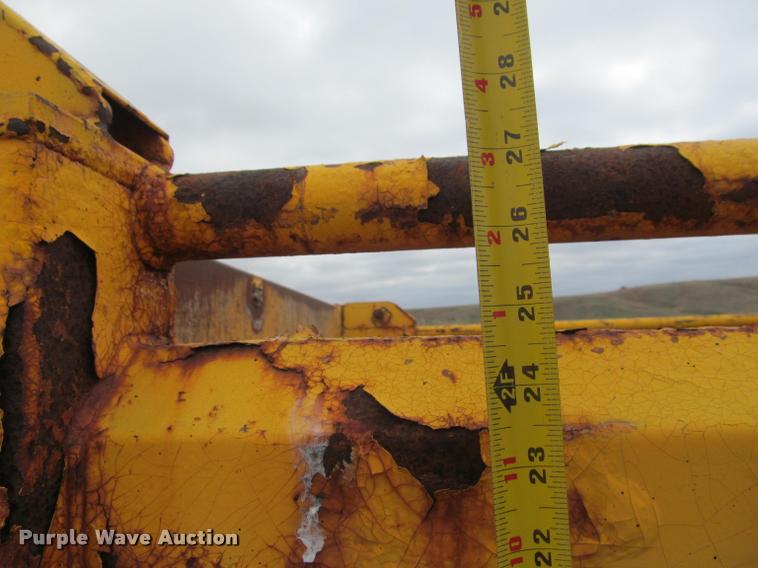 image for item K3948 2002 International 4900 Crew Cab dump truck