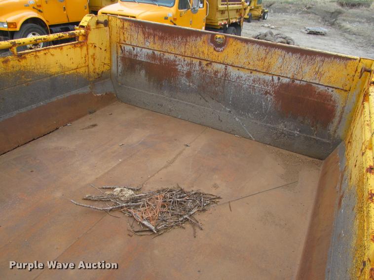 image for item K3948 2002 International 4900 Crew Cab dump truck