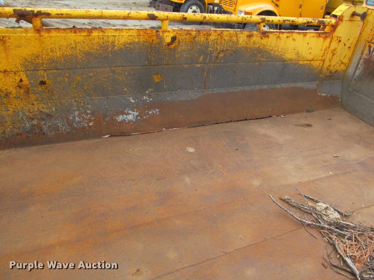 image for item K3948 2002 International 4900 Crew Cab dump truck