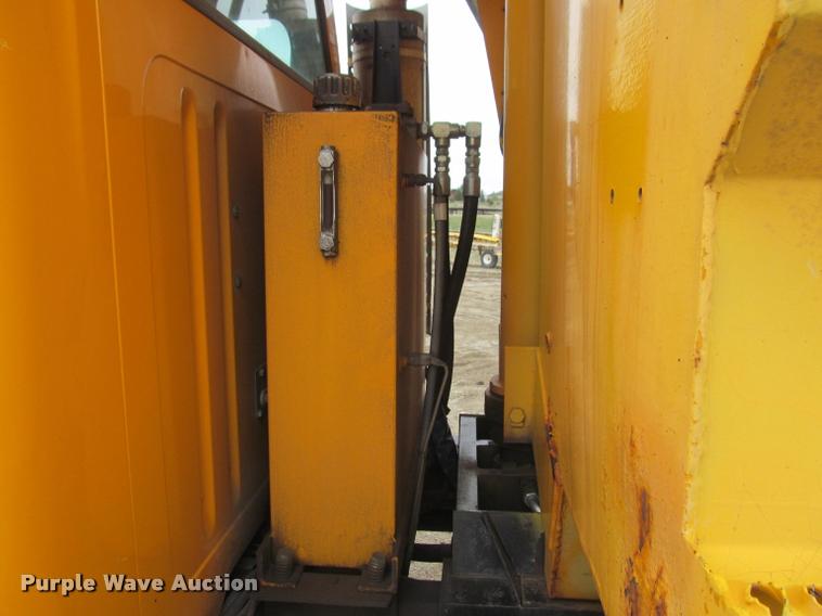 image for item K3948 2002 International 4900 Crew Cab dump truck