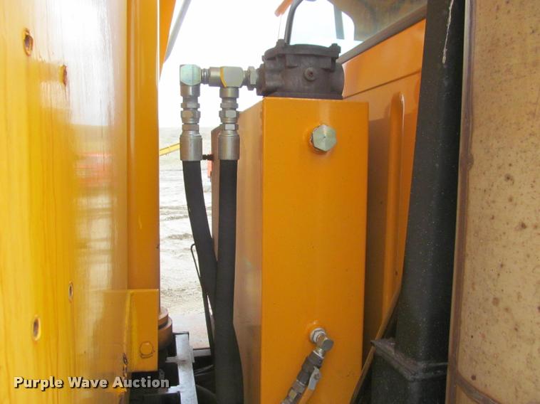 image for item K3948 2002 International 4900 Crew Cab dump truck