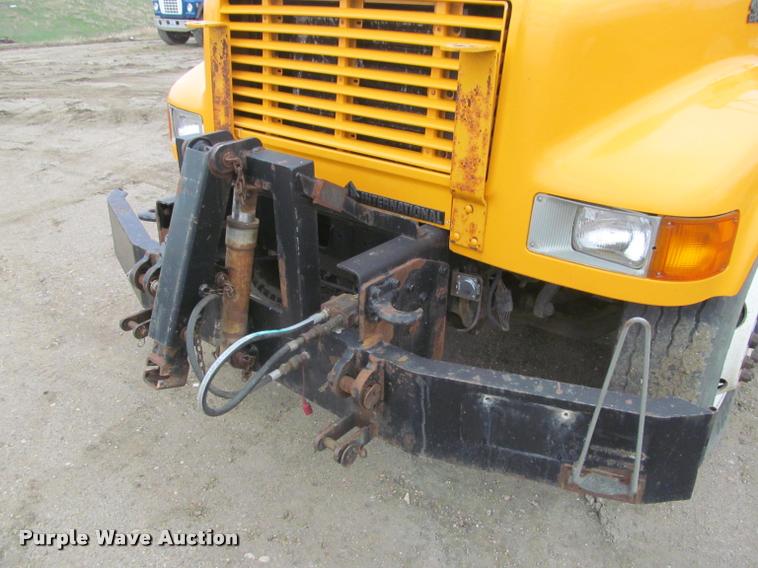 image for item K3948 2002 International 4900 Crew Cab dump truck