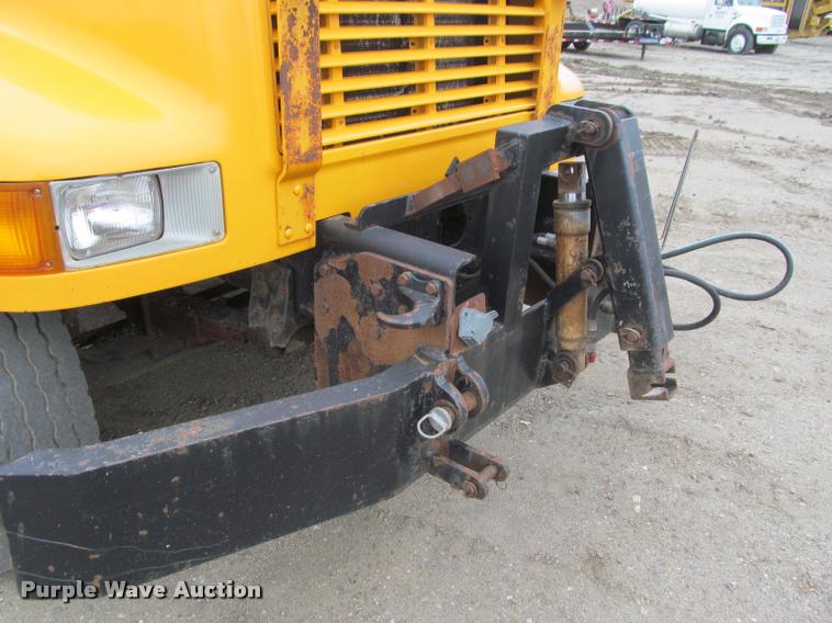 image for item K3948 2002 International 4900 Crew Cab dump truck
