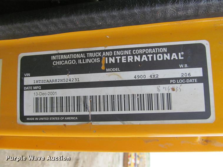 image for item K3948 2002 International 4900 Crew Cab dump truck