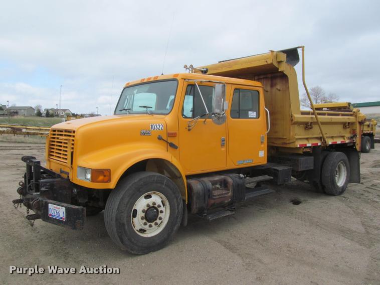image for item K3949 2002 International 4900 Crew Cab dump truck