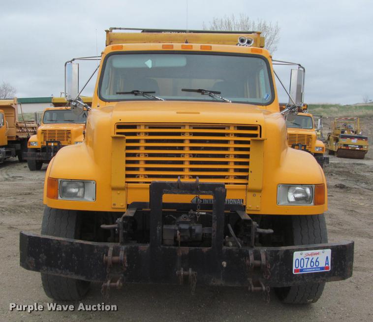 image for item K3949 2002 International 4900 Crew Cab dump truck