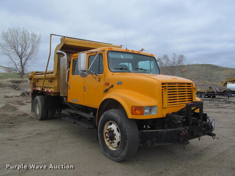 image for item K3949 2002 International 4900 Crew Cab dump truck