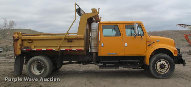 image for item K3949 2002 International 4900 Crew Cab dump truck