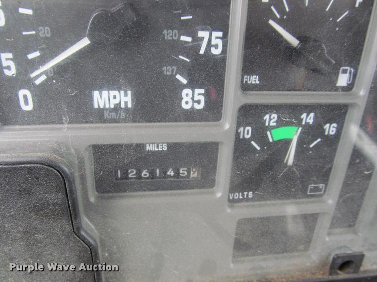 image for item K3949 2002 International 4900 Crew Cab dump truck