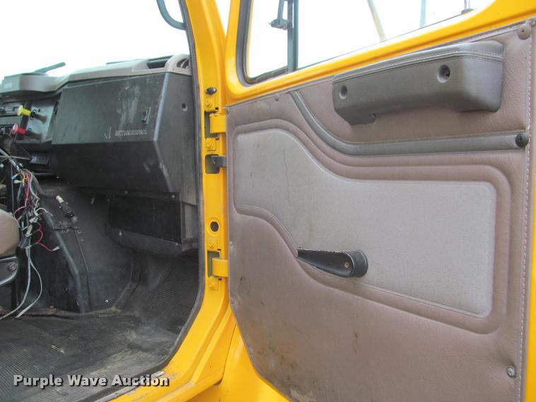 image for item K3949 2002 International 4900 Crew Cab dump truck