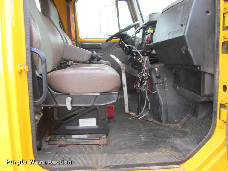 image for item K3949 2002 International 4900 Crew Cab dump truck