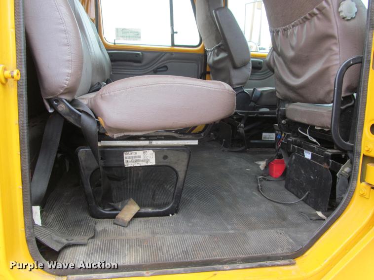 image for item K3949 2002 International 4900 Crew Cab dump truck