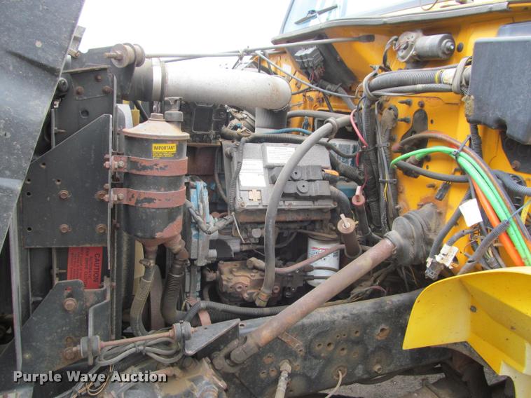 image for item K3949 2002 International 4900 Crew Cab dump truck