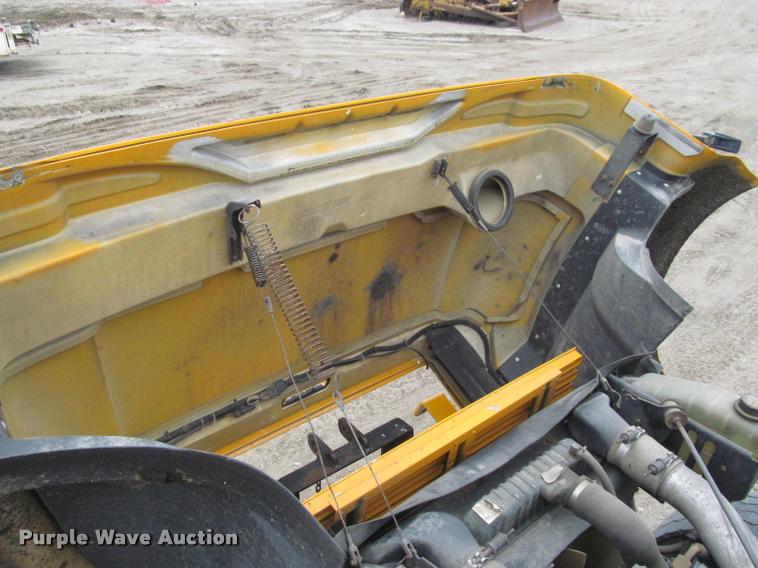 image for item K3949 2002 International 4900 Crew Cab dump truck