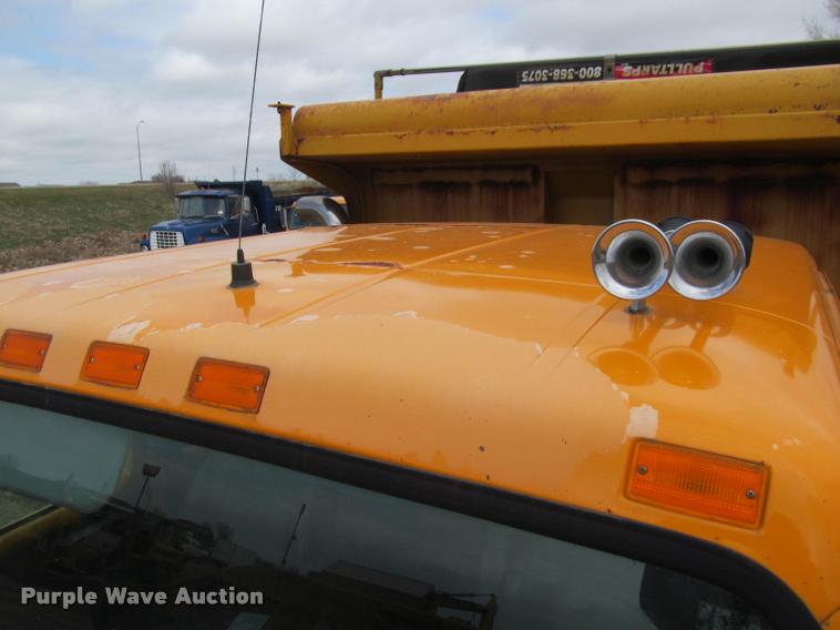 image for item K3949 2002 International 4900 Crew Cab dump truck