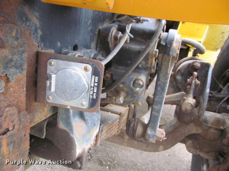 image for item K3949 2002 International 4900 Crew Cab dump truck