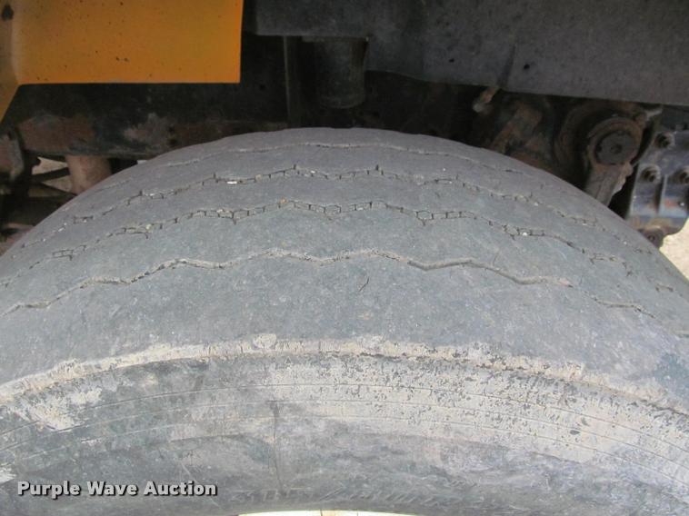 image for item K3949 2002 International 4900 Crew Cab dump truck