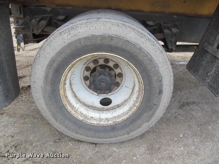 image for item K3949 2002 International 4900 Crew Cab dump truck