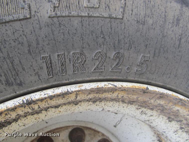 image for item K3949 2002 International 4900 Crew Cab dump truck