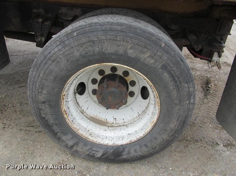 image for item K3949 2002 International 4900 Crew Cab dump truck