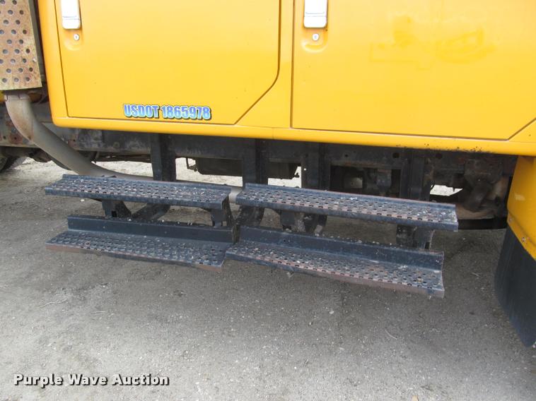 image for item K3949 2002 International 4900 Crew Cab dump truck