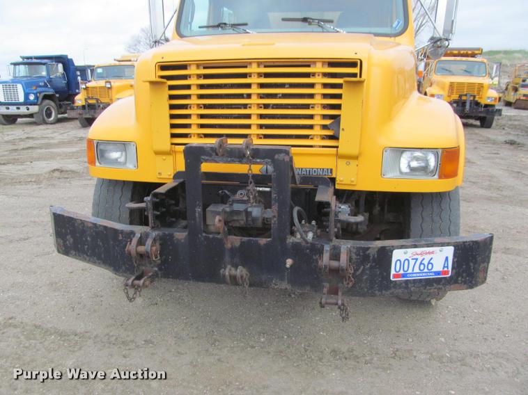 image for item K3949 2002 International 4900 Crew Cab dump truck