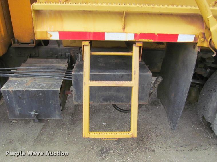 image for item K3949 2002 International 4900 Crew Cab dump truck