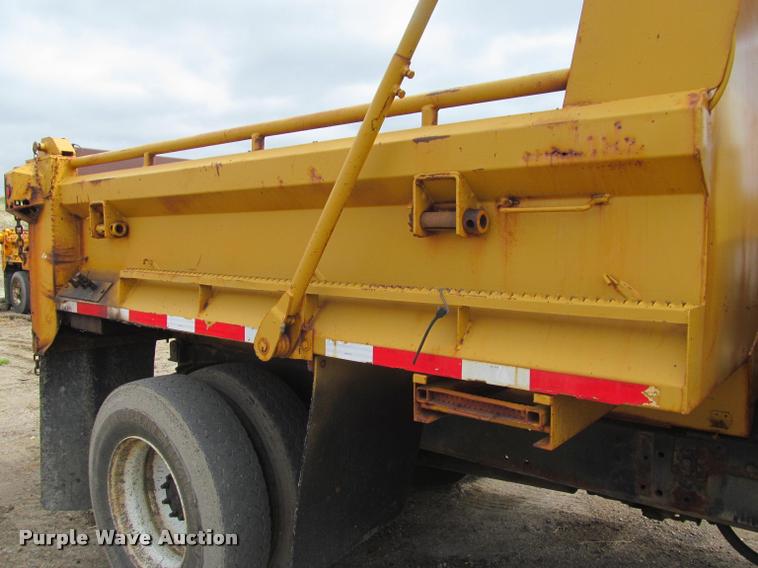 image for item K3949 2002 International 4900 Crew Cab dump truck