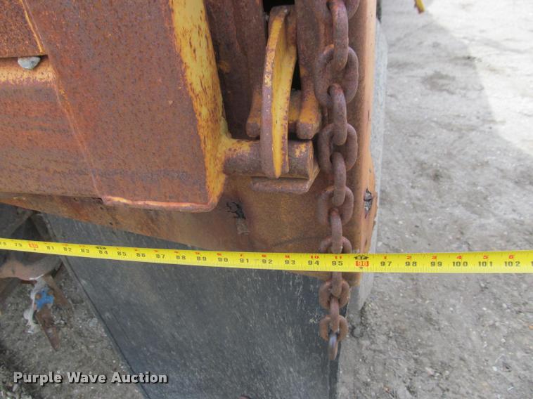 image for item K3949 2002 International 4900 Crew Cab dump truck