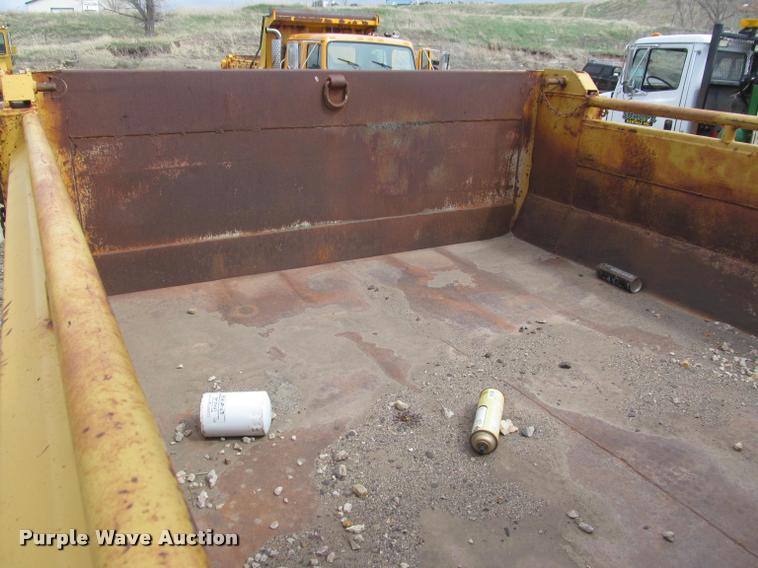 image for item K3949 2002 International 4900 Crew Cab dump truck