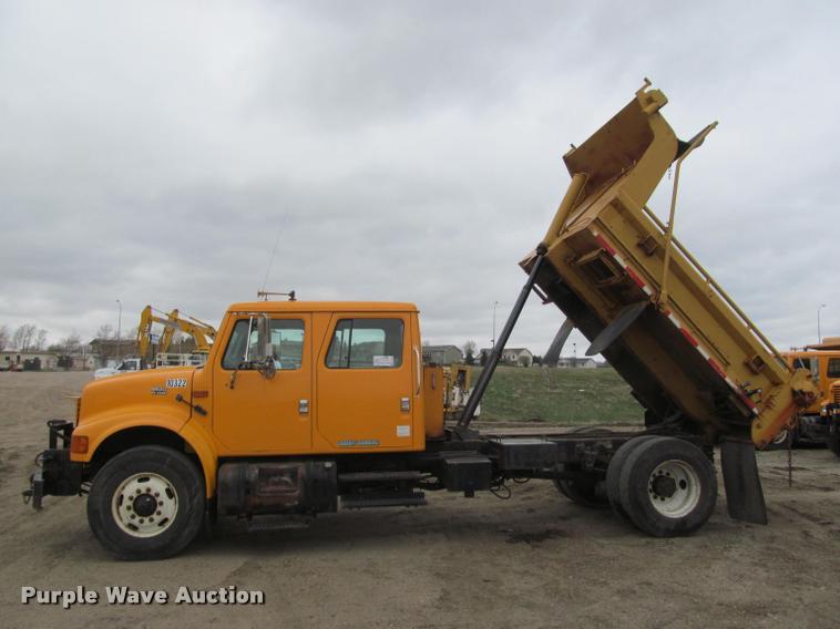 image for item K3949 2002 International 4900 Crew Cab dump truck