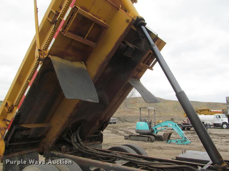 image for item K3949 2002 International 4900 Crew Cab dump truck