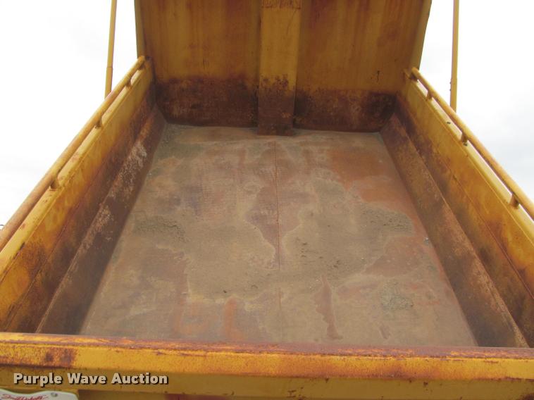 image for item K3949 2002 International 4900 Crew Cab dump truck