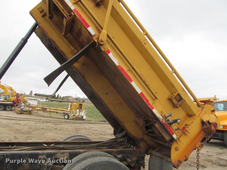 image for item K3949 2002 International 4900 Crew Cab dump truck