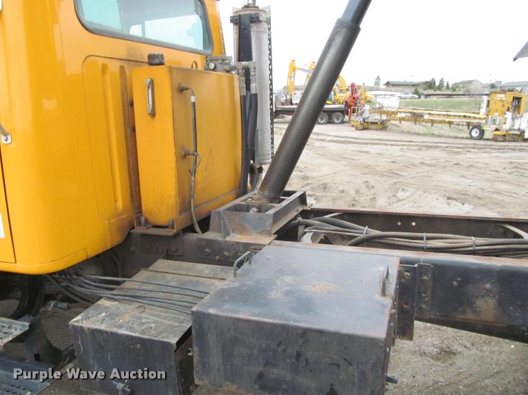 image for item K3949 2002 International 4900 Crew Cab dump truck