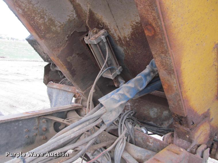 image for item K3949 2002 International 4900 Crew Cab dump truck