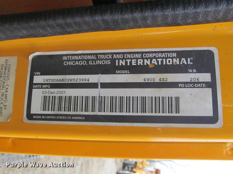 image for item K3949 2002 International 4900 Crew Cab dump truck