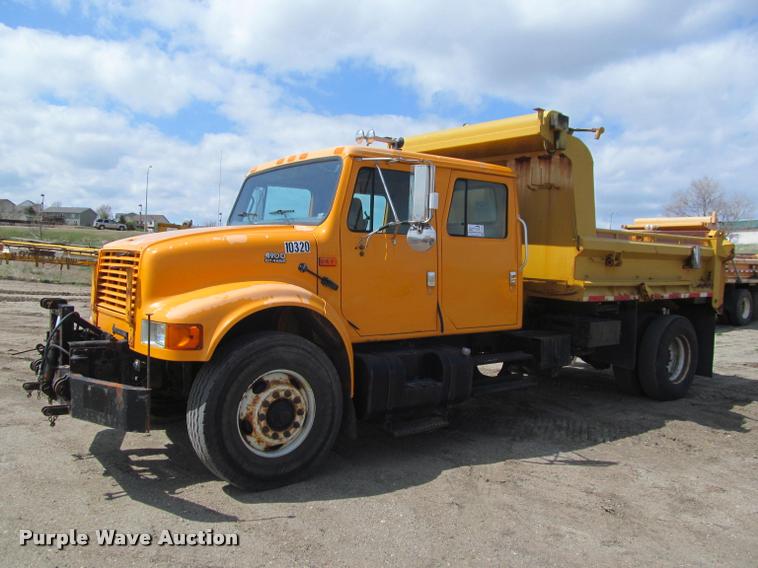 image for item K3950 2002 International 4900 Crew Cab dump truck