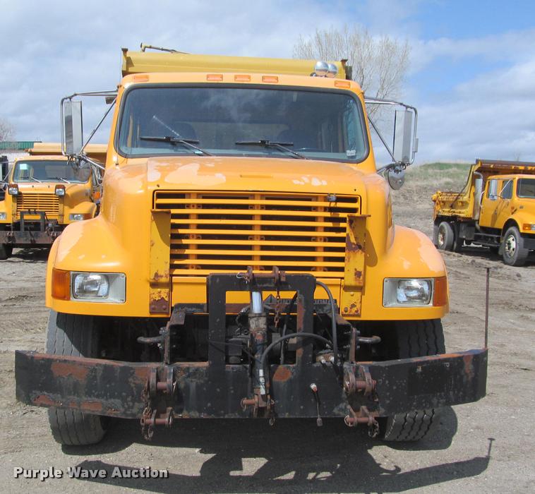 image for item K3950 2002 International 4900 Crew Cab dump truck