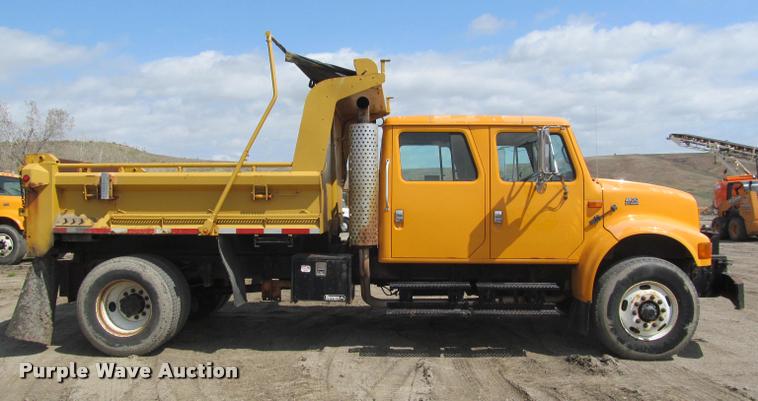 image for item K3950 2002 International 4900 Crew Cab dump truck
