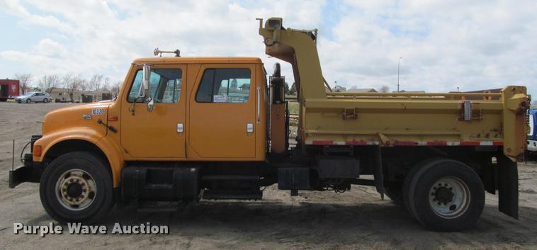 image for item K3950 2002 International 4900 Crew Cab dump truck
