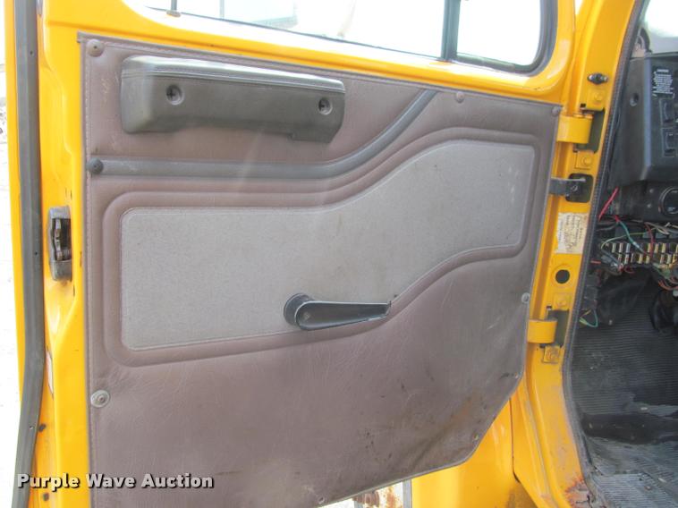 image for item K3950 2002 International 4900 Crew Cab dump truck