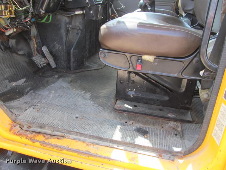 image for item K3950 2002 International 4900 Crew Cab dump truck