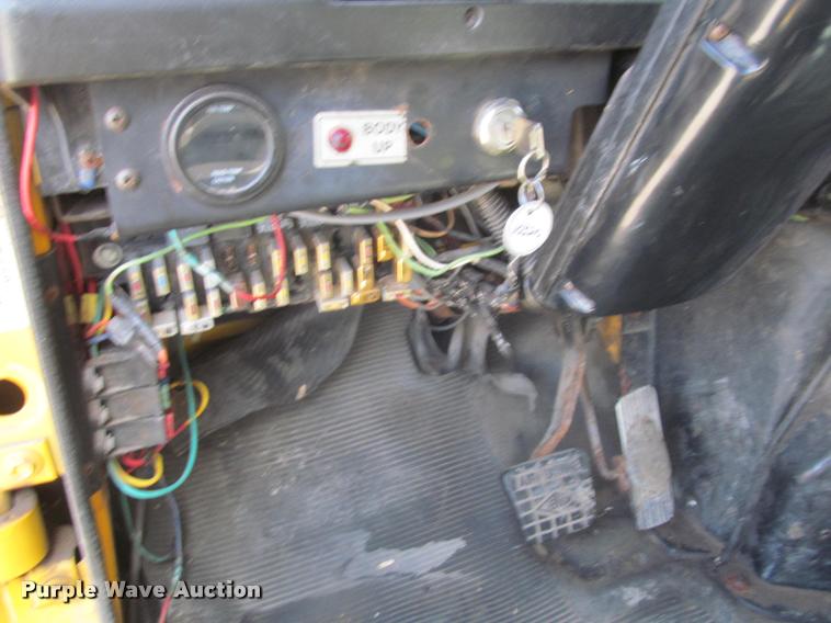 image for item K3950 2002 International 4900 Crew Cab dump truck