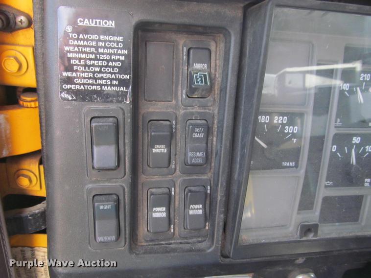 image for item K3950 2002 International 4900 Crew Cab dump truck