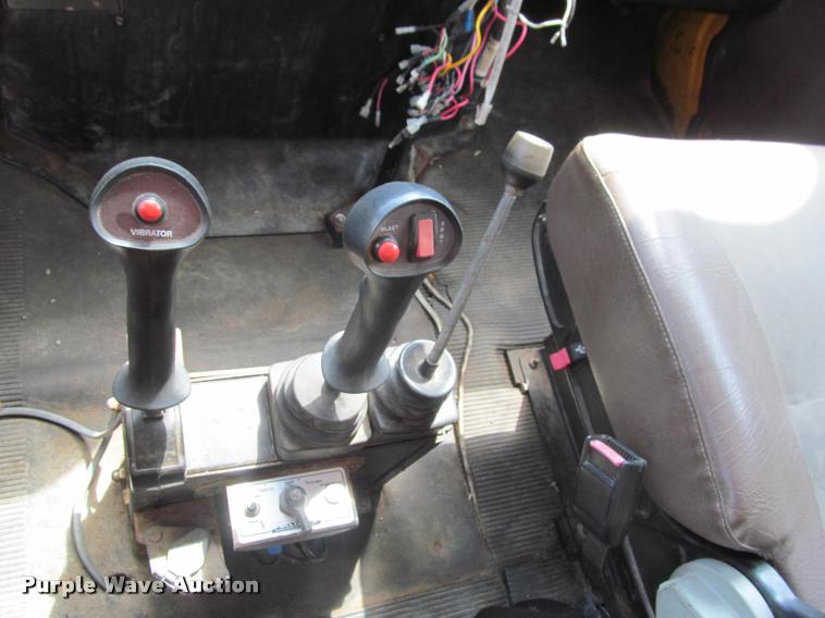 image for item K3950 2002 International 4900 Crew Cab dump truck