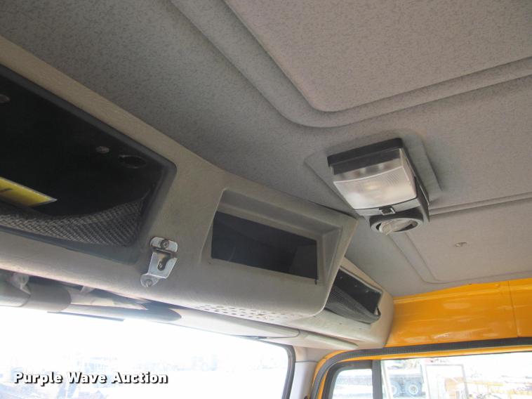 image for item K3950 2002 International 4900 Crew Cab dump truck