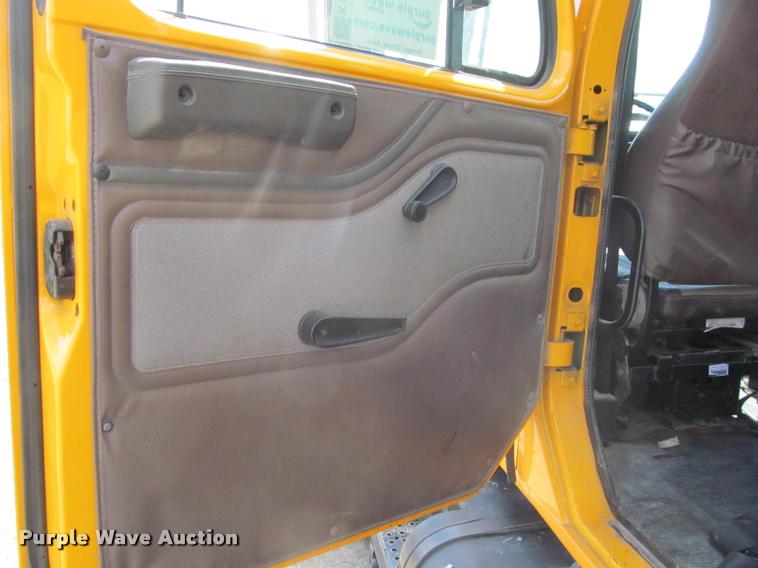 image for item K3950 2002 International 4900 Crew Cab dump truck