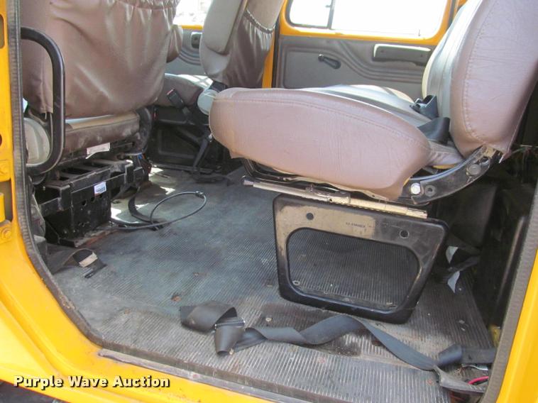 image for item K3950 2002 International 4900 Crew Cab dump truck