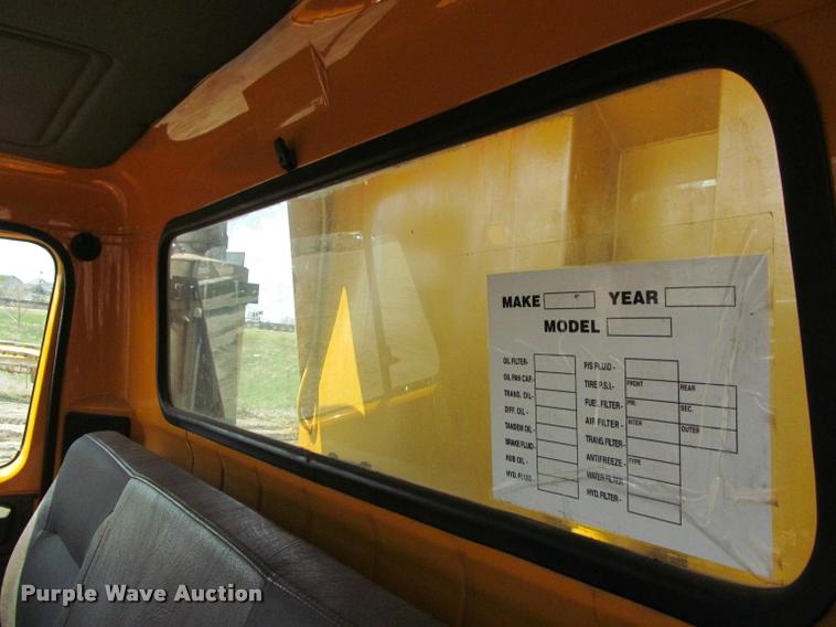 image for item K3950 2002 International 4900 Crew Cab dump truck